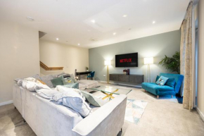 Luxury 3-Bed Townhouse Sleeps 6 Free Parking